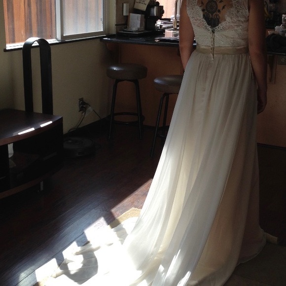 Wedding dress - Picture 3 of 8